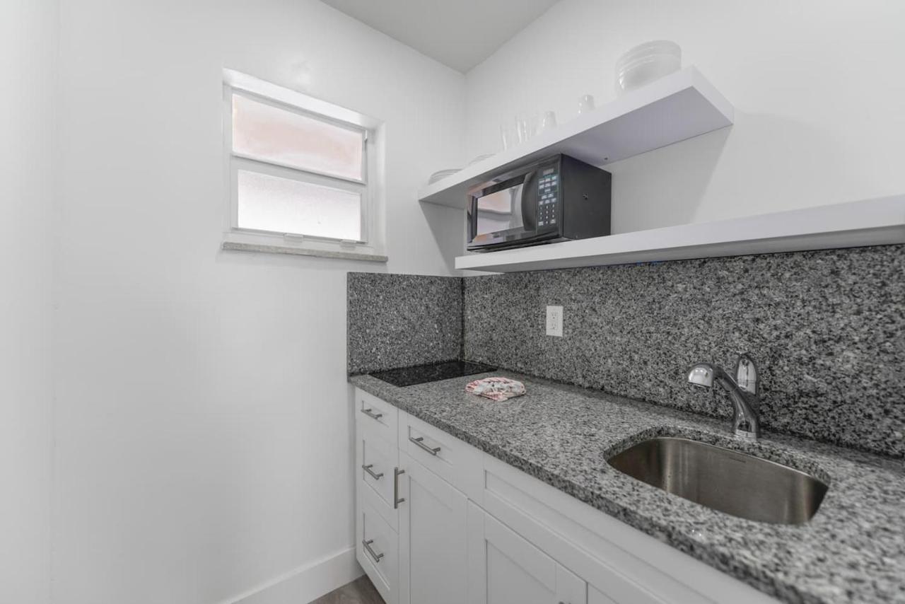 Fantastic 1 Bedroom With Pool Steps From The Beach #43 Hollywood Bagian luar foto