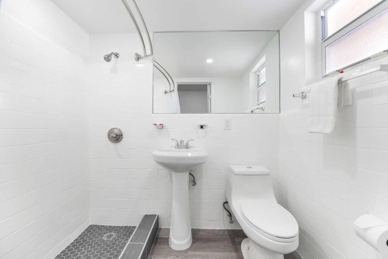 Fantastic 1 Bedroom With Pool Steps From The Beach #43 Hollywood Bagian luar foto