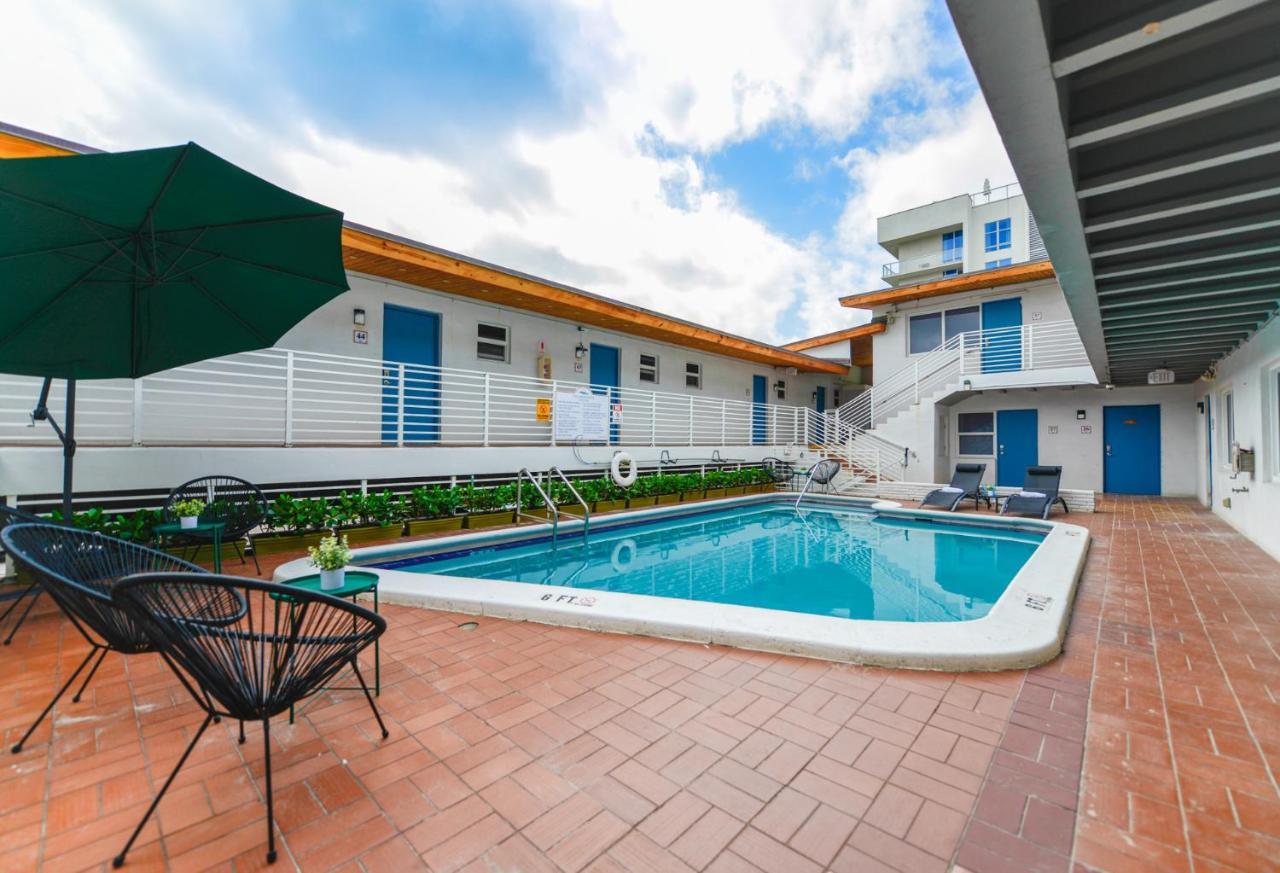 Fantastic 1 Bedroom With Pool Steps From The Beach #43 Hollywood Bagian luar foto